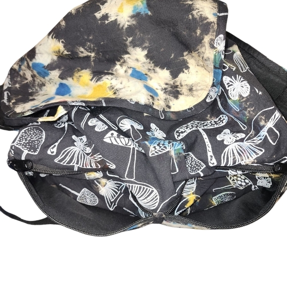Illustrated Mushroom Tie Dye Backpack bought from Earthbound Trading Company NWT - Picture 8 of 9